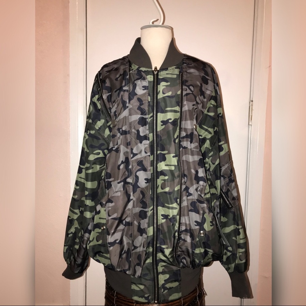 Over sized Camoflauge zip up jacket